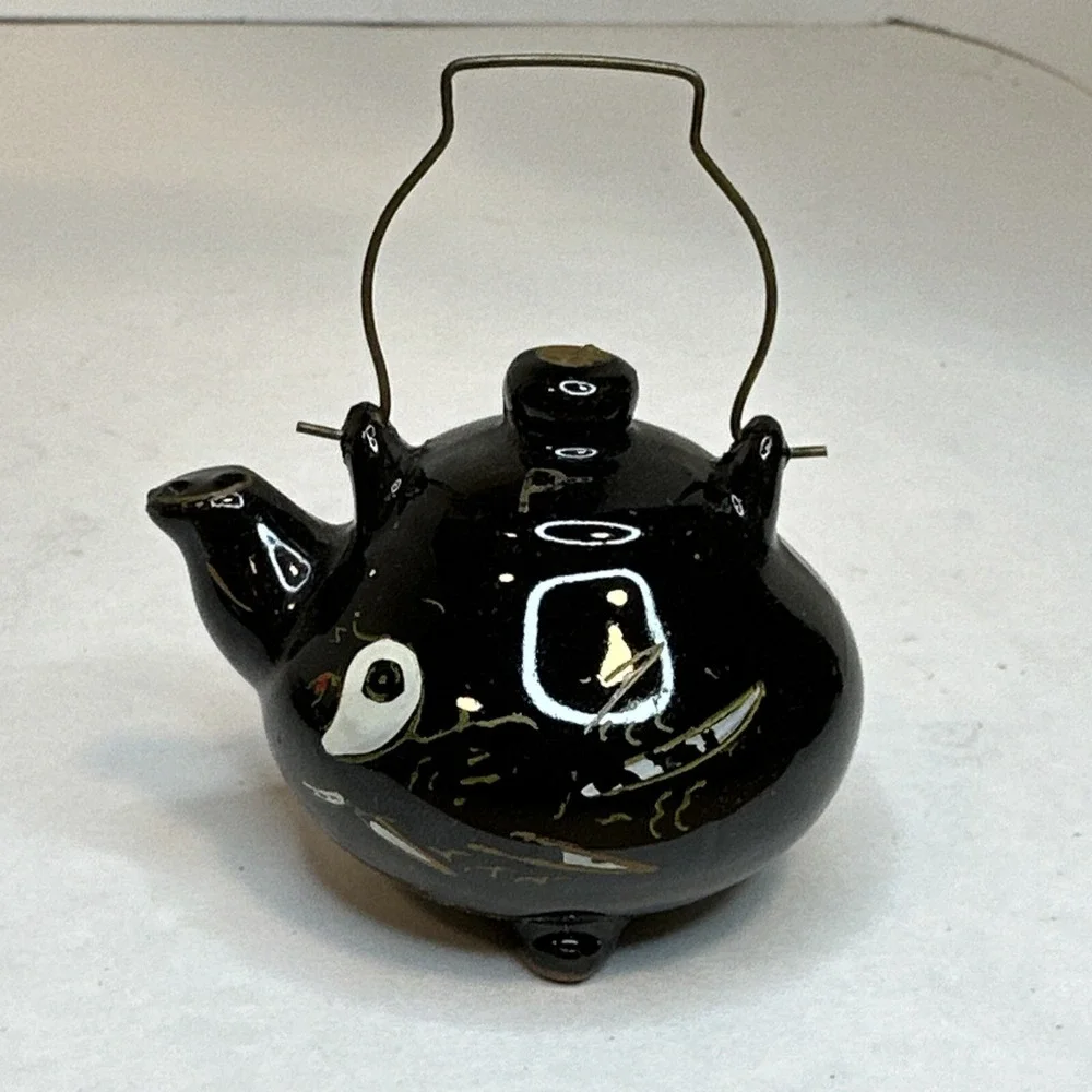 Tea Pot Salt & Pepper Shakers - Vintage Hand Painted Made in Japan